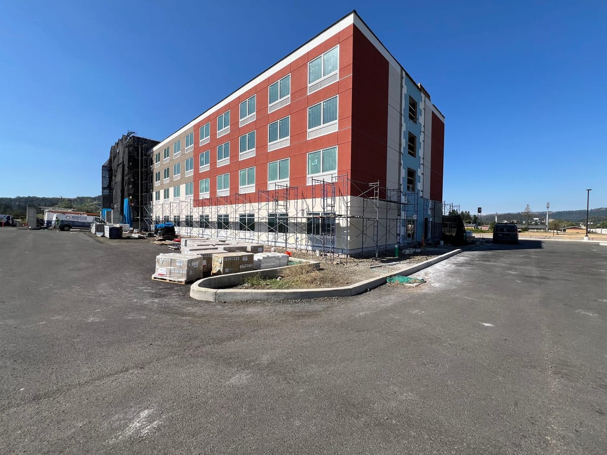 New Holiday Inn Express Nearing Completion in Roseburg