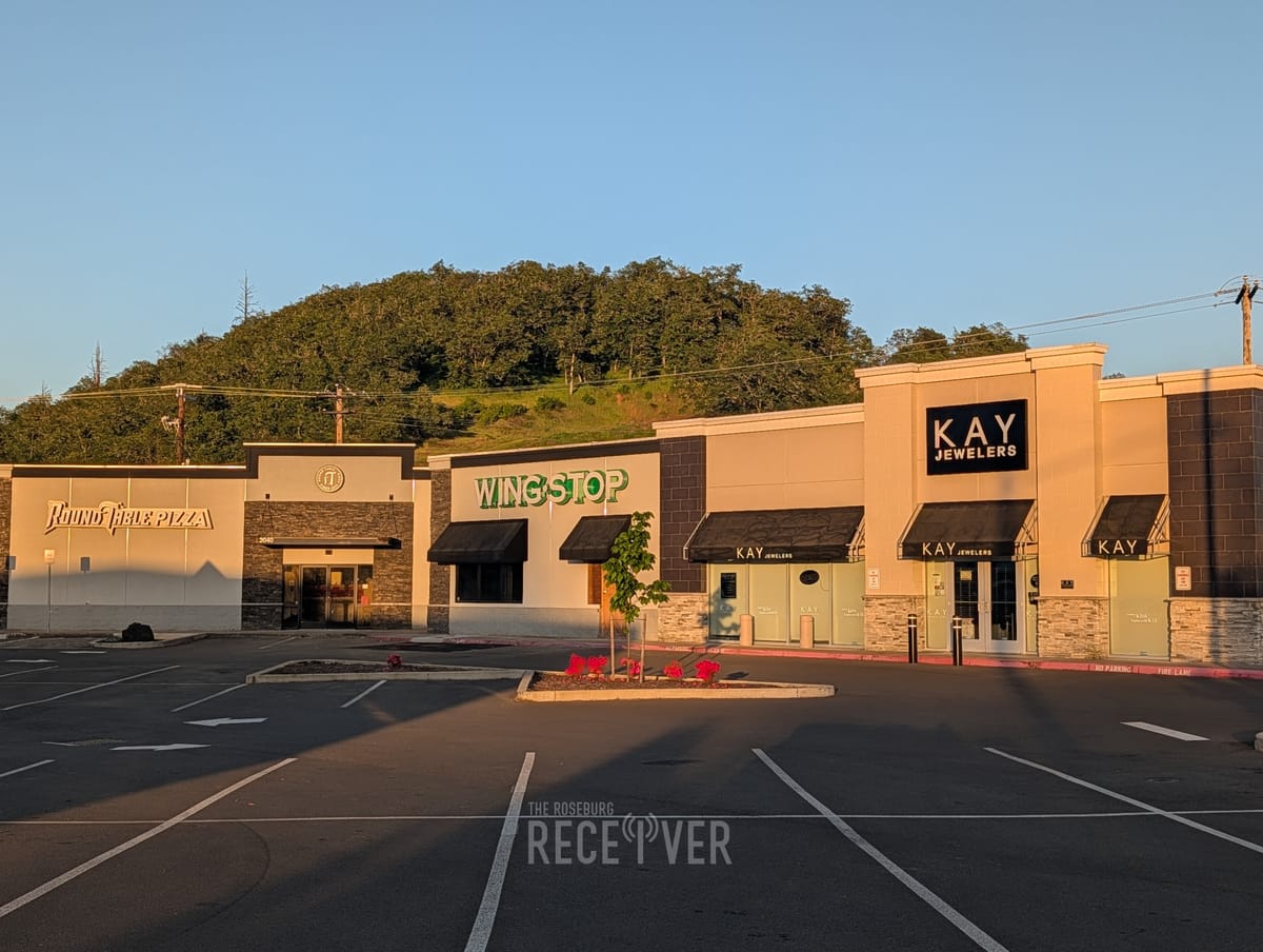 Wingstop Signs Go Up At Planned Roseburg Location