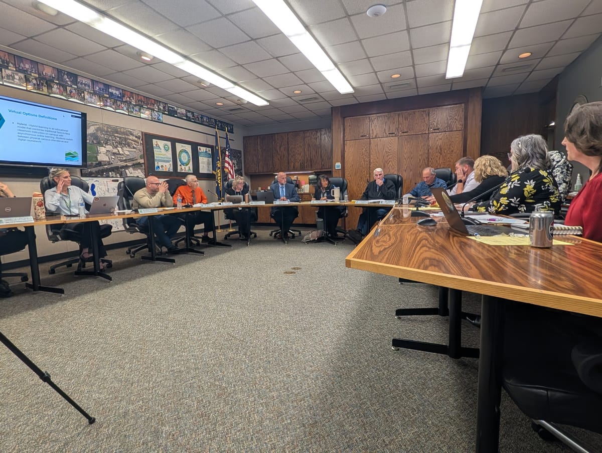 Roseburg School Board Explores Expanding K-12 Virtual Learning Options