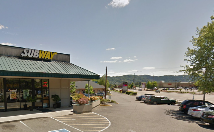 Subway Reopens on Stewart Parkway in Roseburg