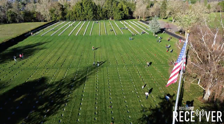 Volunteers Place 7,000 Wreaths at Roseburg National Cemetery to Honor Veterans
