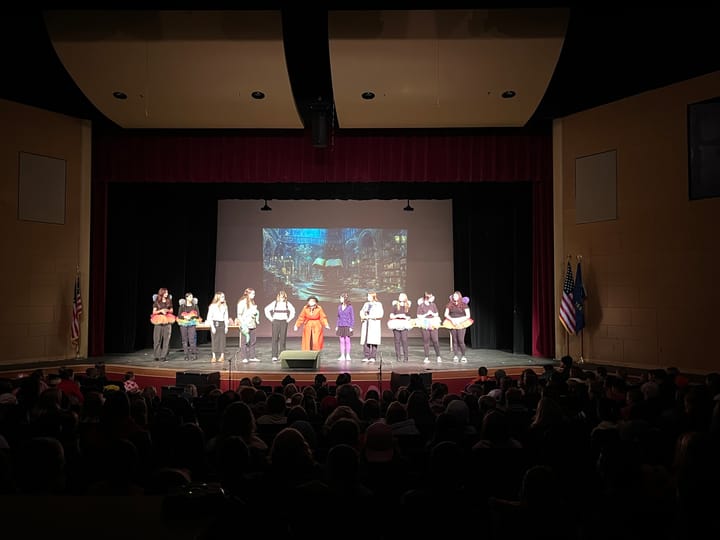 Roseburg High Theatre Students Bring Literacy Play to Douglas County Elementary Schools