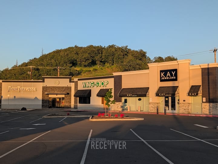 Wingstop Signs Go Up At Planned Roseburg Location