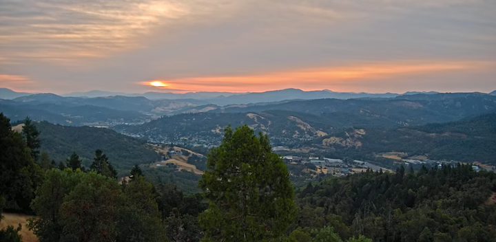 Seasonal Warmth Continues as Slight Thunderstorm Chance Lingers Near Eastern Douglas County